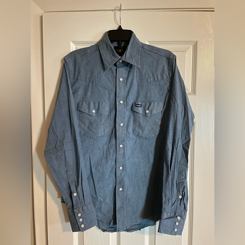 Wrangler pearl snap size small
